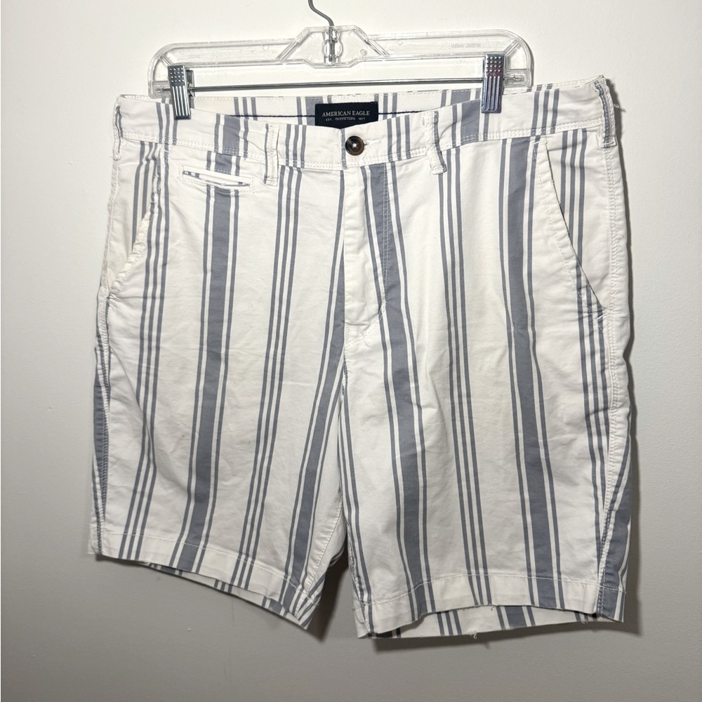 American Eagle Next Level Flex Men's 34 Slim
Striped Chino Shorts Blue/White